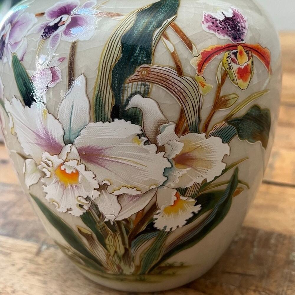 Vintage Toyo White Orchid Japan Vase 6.25" Hand-painted with lid - Picture 4 of 12